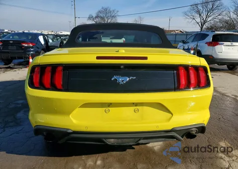 2021 Ford Mustang z USA, uszkodzony, nr VIN 1FATP8UH6M5116731